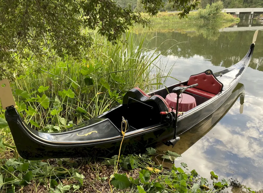 24' Venetian Gondola photo 2