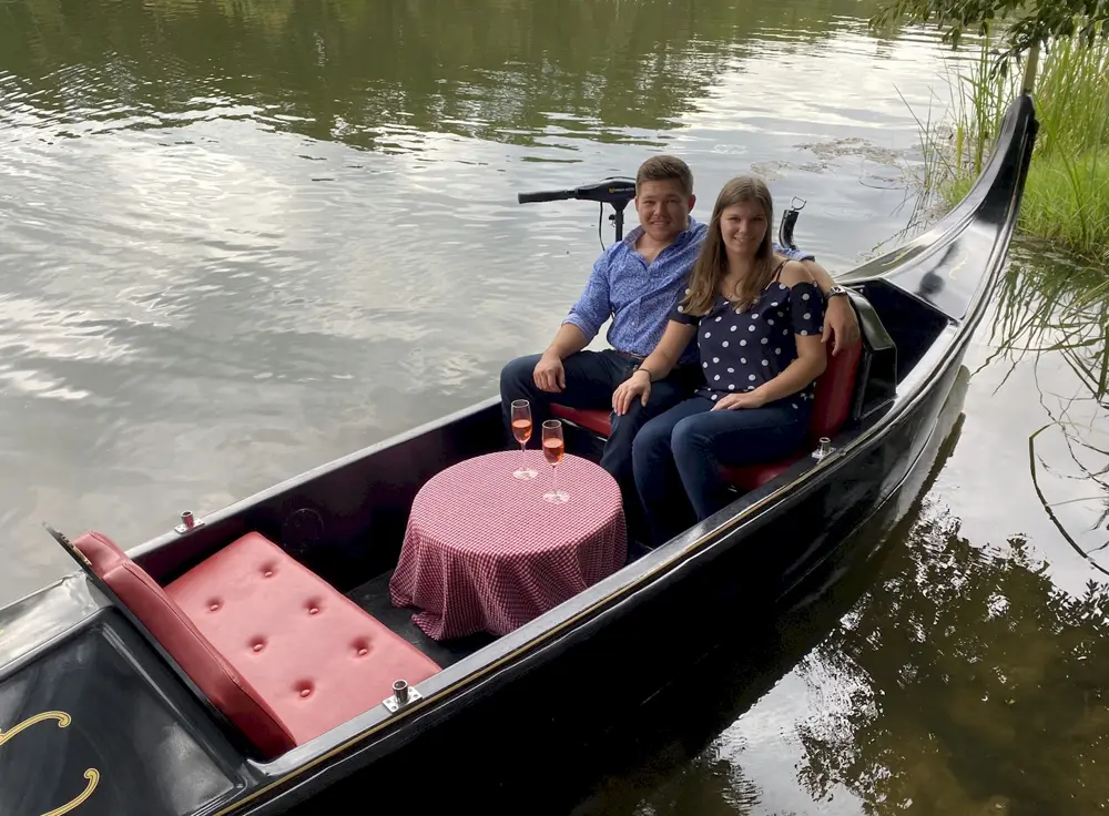 24' Venetian Gondola photo 4