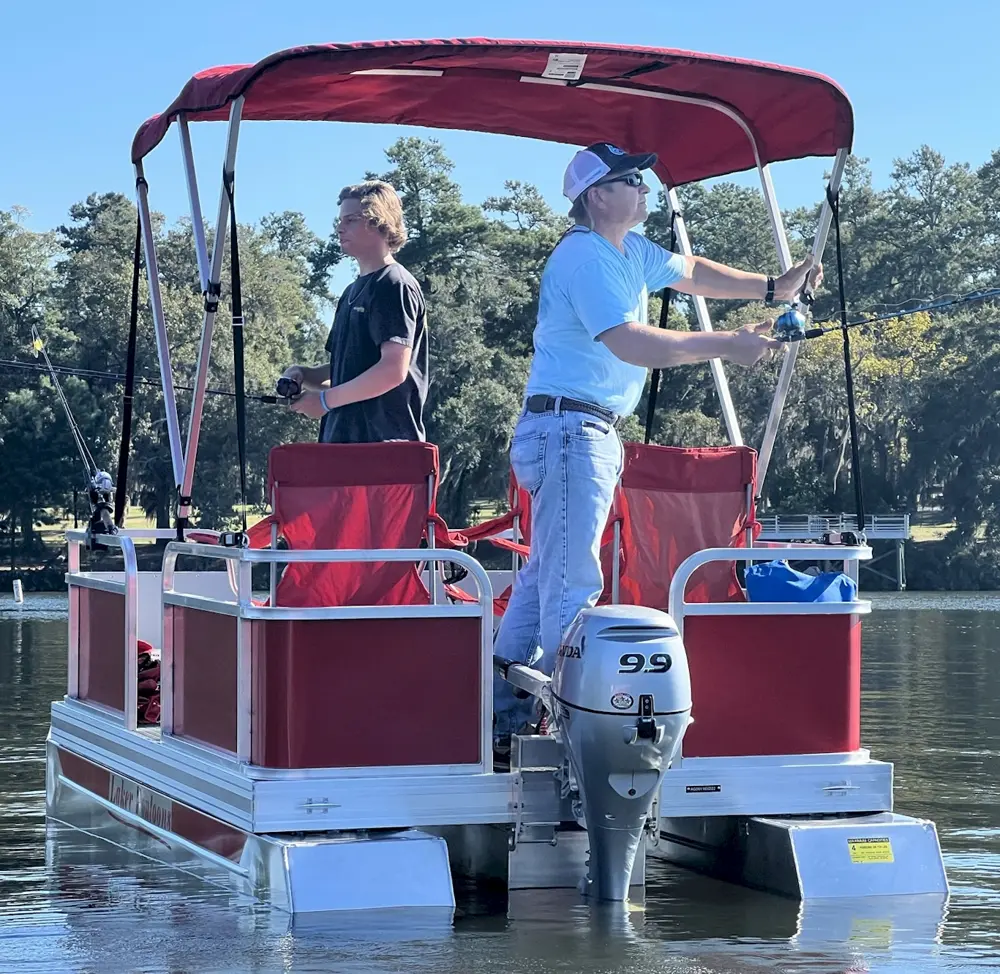 Laker 610 Fish n Camp Package photo 2